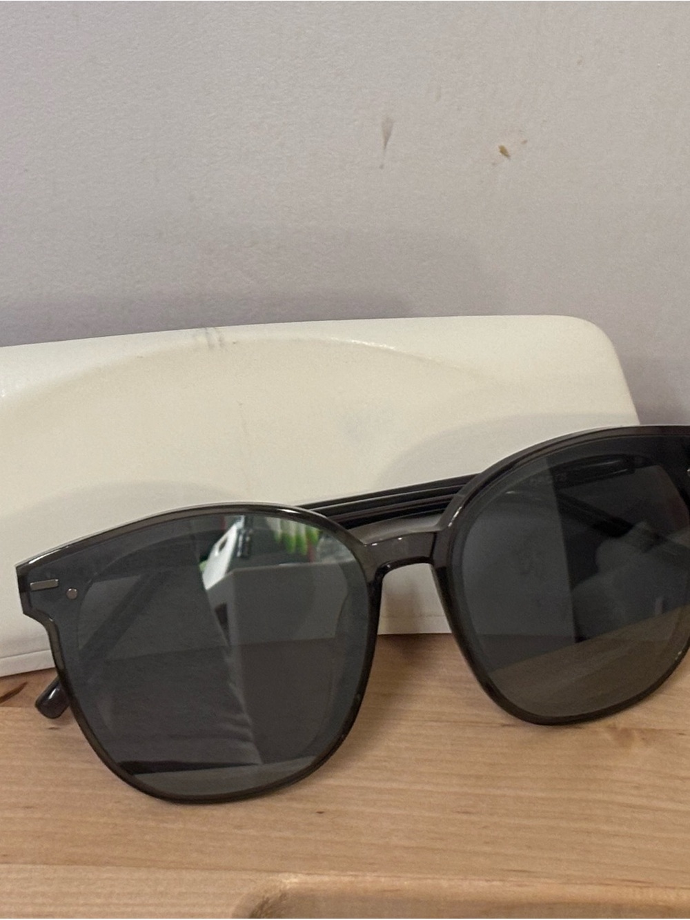GENTLE MONSTER Black Blue Six Bears Round Sunglasses